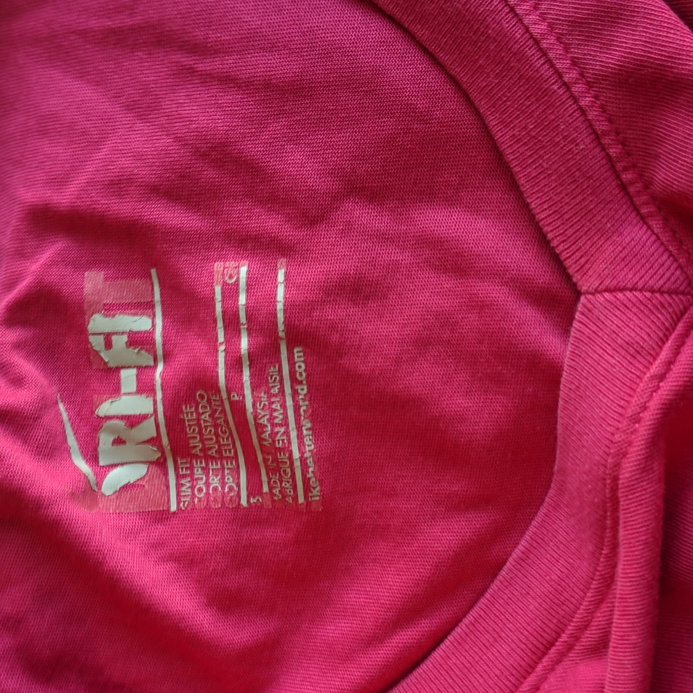 Nike DRI fit tee. Perfect for the gym - Picture 5 of 5